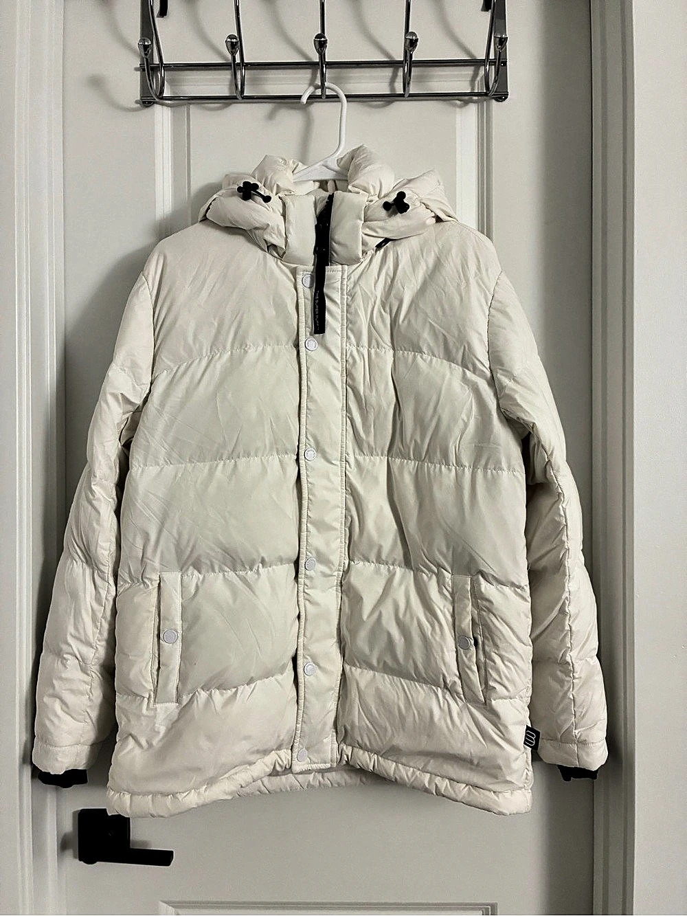 Aritzia Super Puff Climate Label Down Puffer Jacket in Matt Pearl